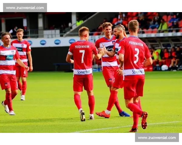 英超冠军悬念迭起，各路豪强争霸看点十足！